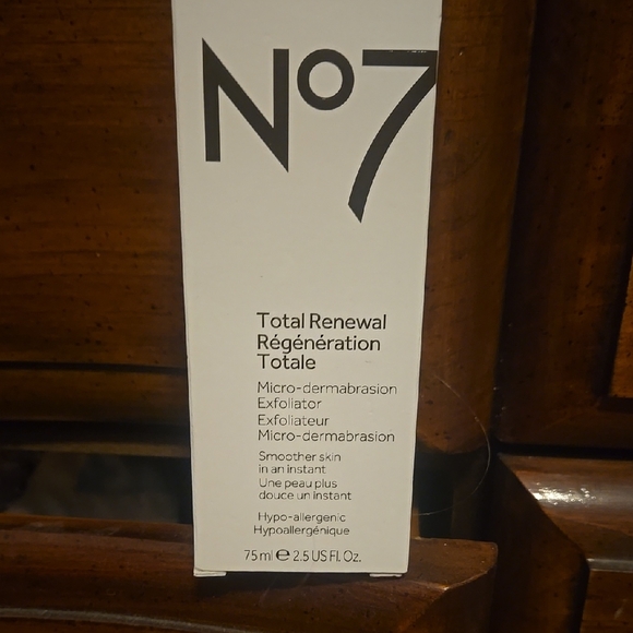 Total Renewal Micro-Dermabrasion Exfoliator - Picture 1 of 1